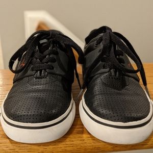 Puma - Black & red, El Ace Jr with black laces